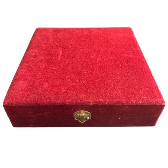 Hand Crafted Vintage Mother of Pearl Inlaid Quartz Pieces Chess Set - Picture 4 of 10